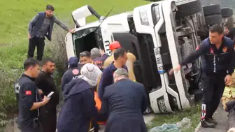 Manisa Kula'da tır su kanalına uçtu : 1'i ağır 3 yaralı