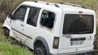 Bafra'da korkutan kaza : Kontrolden çıkan araç su kanalına uçtu