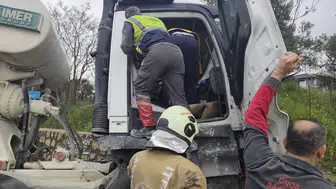 Hatay'da beton mikseri ve otomobil çarpıştı : 2 kişi yaralandı