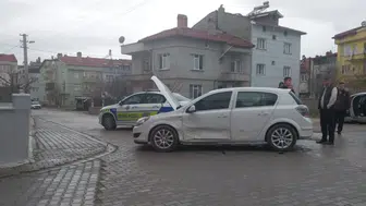 Tavşanlı'da iki otomobil çarpıştı : 1'i bebek 3 kişi yaralandı