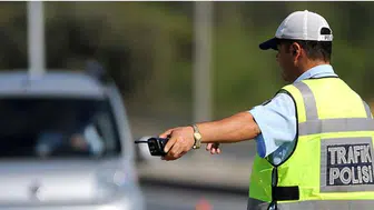 Antalya'da polisin dur ihtarına uymayan sürücüye 357 bin lira ceza !