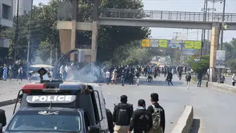 Pakistan'daki protestolarda BM binaları ateşe verildi!