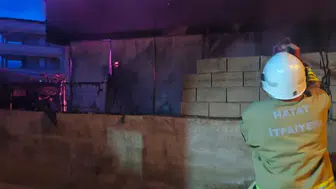 Hatay'da yangın : Konteyner kullanılamaz hale geldi