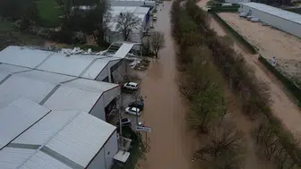 Bursa'da Ürünlü Deresi taştı : Araçlar ve ekinler sular altında kaldı