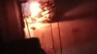 Şişli’de elektrik direği patladı : Alevler motosikletlere sıçradı