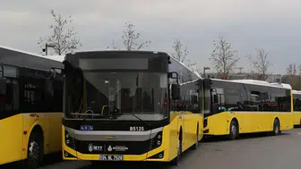 Üsküdar'da kaza : 2 İETT otobüsü çarpıştı