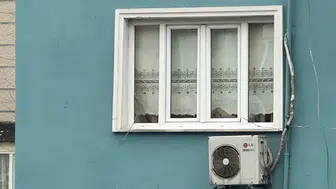 Fatih'te çöken binalardan parçalar koptu, çevre evlere isabet etti