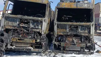 Mersin'de pak halindeki 2 tır yandı : Ekipler kontrol altına aldı