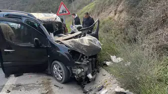 Arnavutköy'de ticari araç ile kamyon çarpıştı : 1 ölü, 2 yaralı