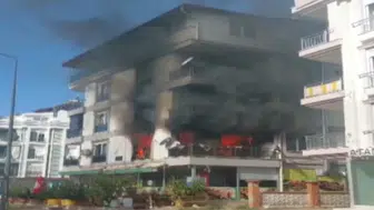 Antalya’da 4 katlı binada yangın : 2’si çocuk 6 kişi dumandan etkilendi