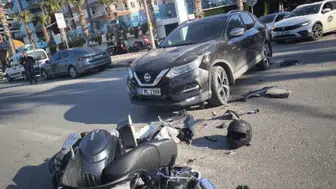 Antalya'da otomobil ile motosiklet çarpıştı : 23 yaşındaki genç hayatını kaybetti
