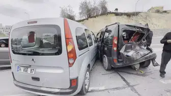 Arnavutköy'de 4 araçlı zincirleme kazada 6 kişi yaralandı