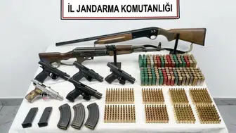 Diyarbakır'da kaçak silah operasyonu : AK-47 ve çok sayıda tabanca ele geçirildi