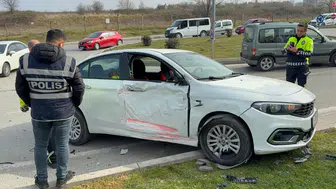 Samsun'da kaza : Halk otobüsü ve otomobil kavşakta çarpıştı