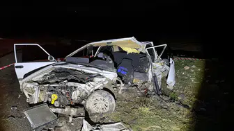 Afyonkarahisar’da feci kaza : Otomobiller kafa kafaya çarpıştı! 1 ölü, 1 ağır yaralı