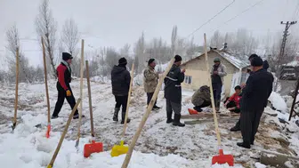 Hakkari'de ahır çöktü : 5 koyun telef oldu