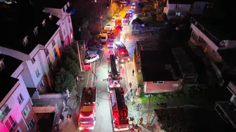 Kocaeli'de 2 katlı evin çatısında korkutan yangın