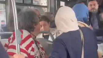 Bursa'da akılalmaz olay : Otobüste yer kavgasında şoförün kolunu ısırdılar!