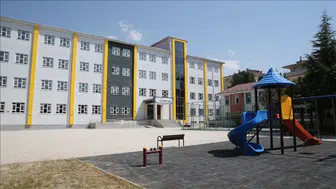 Gözüne cisim gelen öğrencinin velisi diğer çocuğu darbetti !