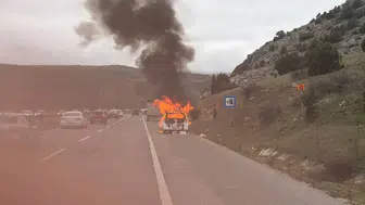 Bilecik'te korkutan anlar : Seyir halindeki otomobil bir anda alev aldı