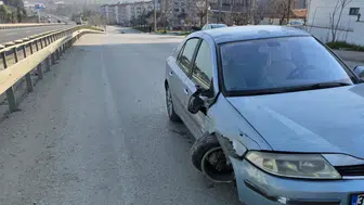 Edirne Keşan'da kaza : Otomobil sürücüsü refüje çarptı