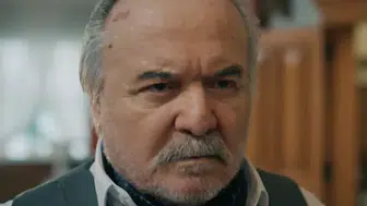 Çirkin dizisinde Ökkeş karakterine hayat veren Çetin Tekindor kimdir, nerelidir ve hangi projelerde yer almıştır?