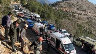 Mersin'de işçi servisi uçuruma yuvarlandı : Ölü ve yaralılar var