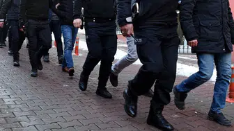 Adana'da uyuşturucu suçundan hapis cezası bulunan 19 hükümlü yakalandı