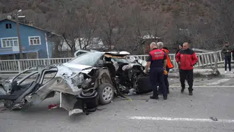 Gümüşhane'de feci kaza : Biri bebek 3 kişilik aile ölümden döndü