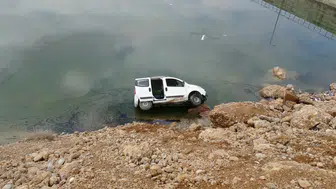 Malatya'da kontrolden çıkan araç Beylerderesi Göleti'ne düştü