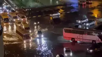 Hatay'da sağanak yağış çilesi : Cadde ve sokaklar göle döndü