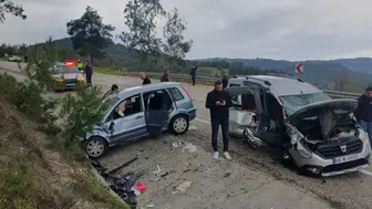 Osmaniye'de faciadan dönüldü : Kazada 1'i çocuk 6 kişi yaralandı
