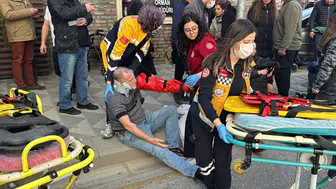 Eskişehir’de feci kaza : Çarpışan otomobil yayaların arasına daldı, 5 yaralı