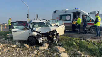 Edirne'de otomobil ile pikap çarpıştı : 3 kişi yaralandı