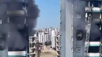 Adana’da 13. katta yangın : Baba ve bebeğini inşaat işçisi kurtardı