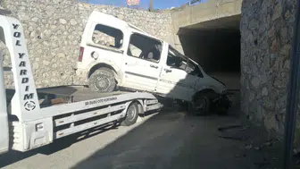 Isparta'da kaza : Araç 5 metrelik köprüden alt geçide düştü