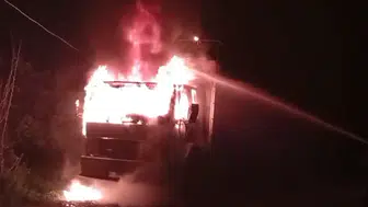 Hatay'da park halindeki kamyonda yangın çıktı