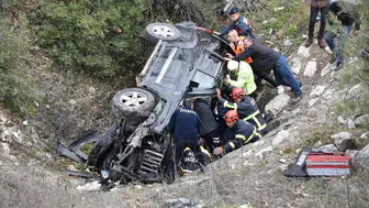 Bilecik'te cip kanala devrildi : 2 kişi yaralı kurtarıldı