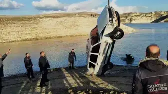 Batman’da nehir kıyısına park edilen araç Dicle Nehri’ne sürüklendi