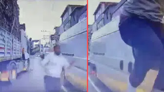 Adana'da trafikte dehşet anları : Bıçakla sürücünün üzerine yürüdü