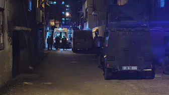 Adana'da 3 katlı binada patlama oldu