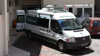 Hatay'da pat pat ağaca çarptı : Sürücü hayatını kaybetti