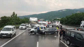 Manisa'da zincirleme trafik kazası : 7 kişi yaralandı
