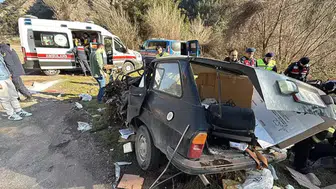 Karabük'te otomobil ile kamyon çarpıştı : Ölü ve yaralılar var