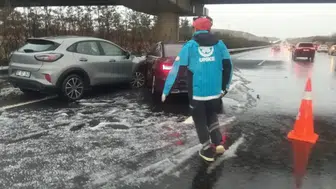 Şanlıurfa'da dolu yağışı zincirleme kazaya neden oldu