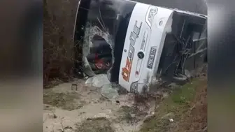 Çatalca'da otobüs devrildi:  Yaralılar var!