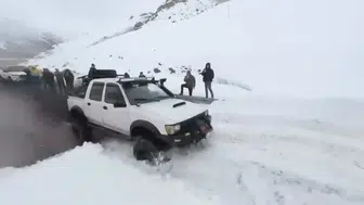 Trabzon-Bayburt kara yoluna çığ düştü, off-road ekipleri yardıma koştu