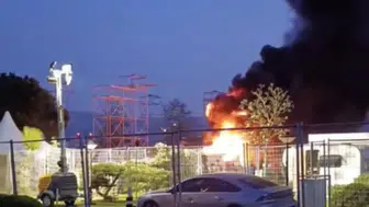 Park halindeki karavan alev alev yandı