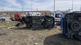 Van'da zincirleme trafik kazası : 4'ü askeri personel 6 kişi yaralandı