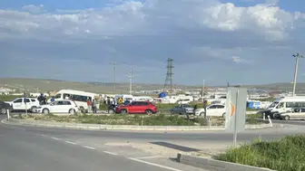 Eskişehir'de işçi servisi ile otomobil çarpıştı : Çok sayıda yaralı var